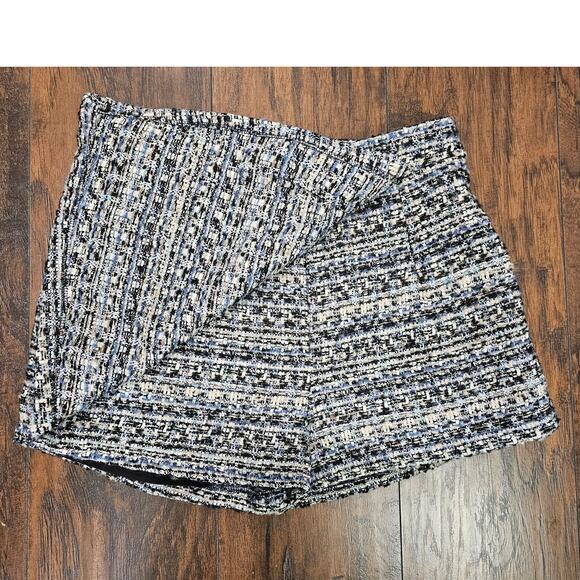 Lulu's Multicolor Skort - Size Medium with Pockets - Picture 2 of 3